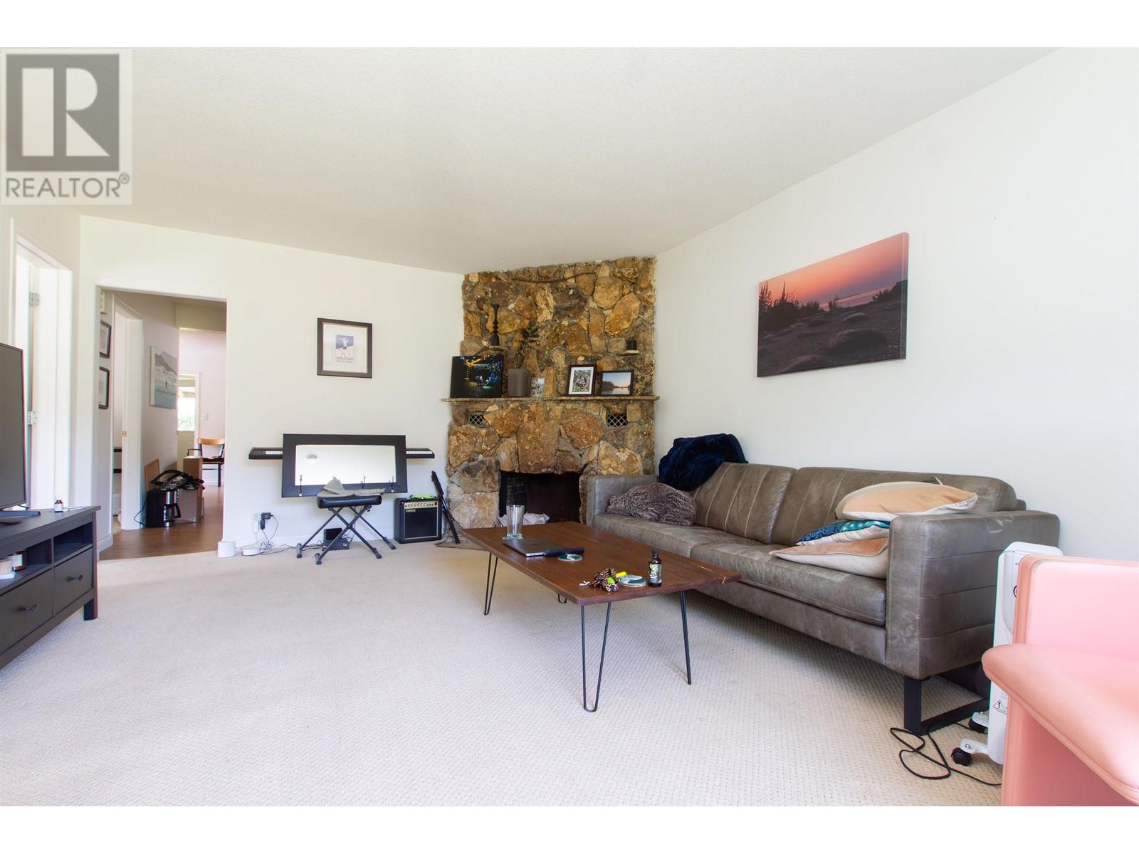 38373 Buckley Avenue, Squamish, British Columbia  V8B 0A5 - Photo 2 - C8058727