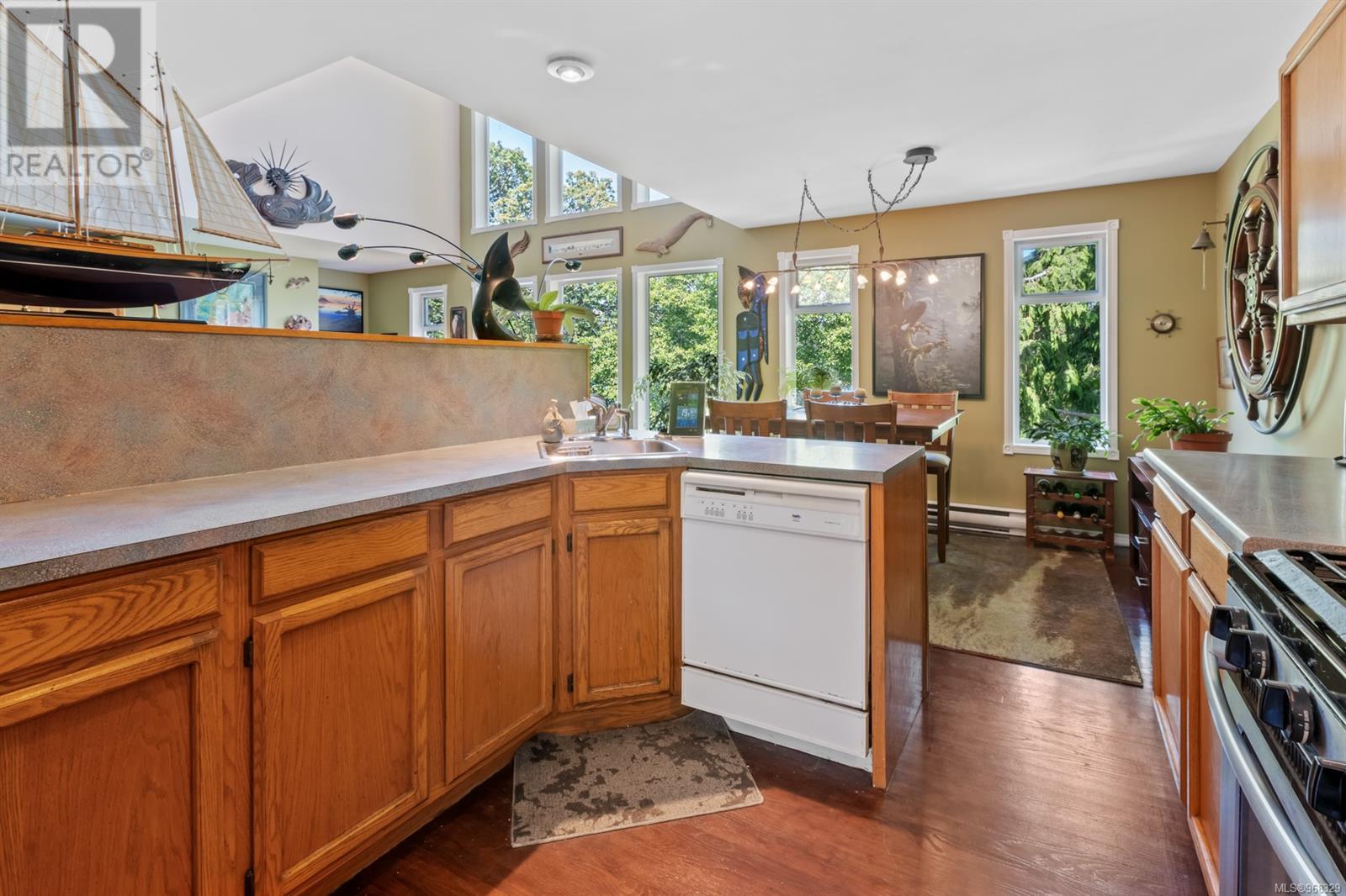 131 Garden St, Ucluelet, British Columbia V0R 3A0 - Photo 13 - 968329