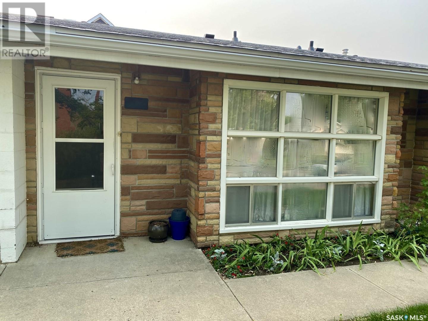 Property at 616 1st AVENUE NE image 1