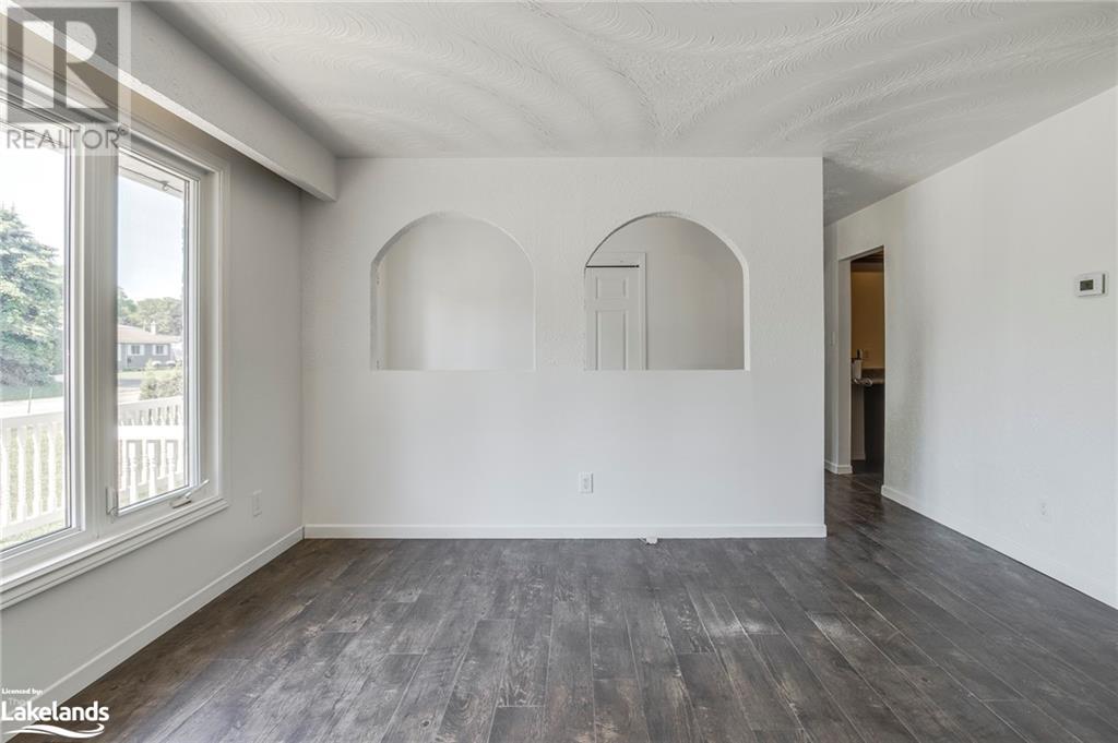 53 Hill Top Drive, Penetanguishene, Ontario  L9M 1H3 - Photo 4 - 40609981