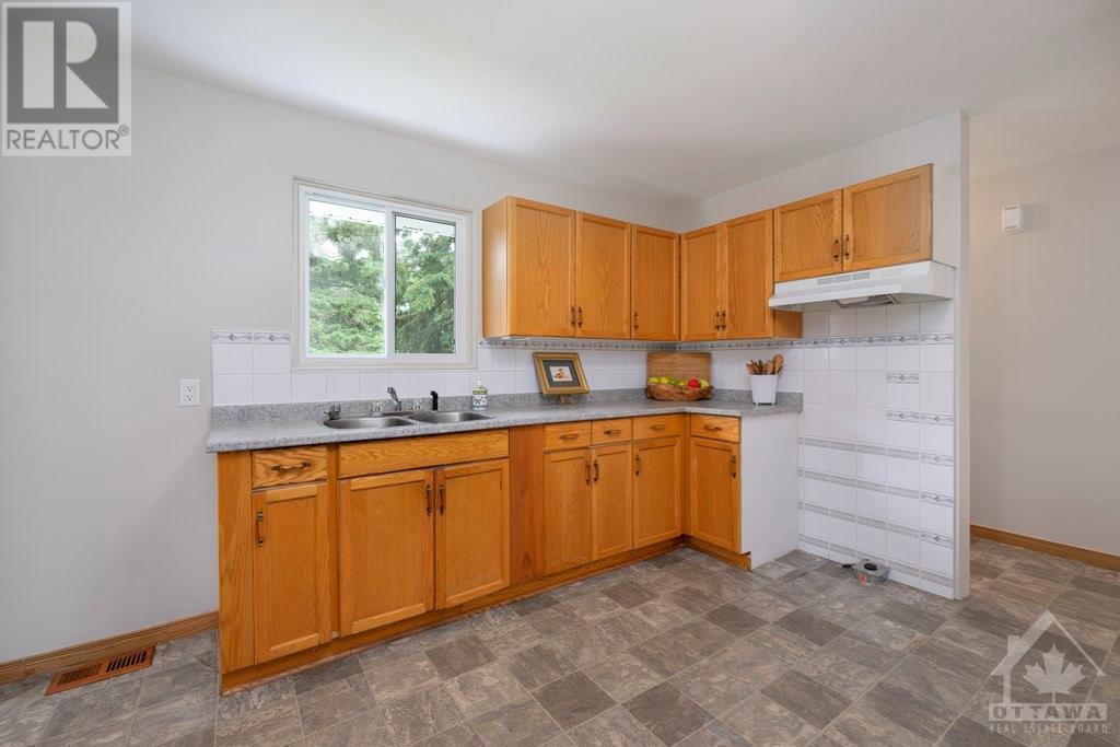 7139 Mitch Owens Road, Ottawa, Ontario  K1G 3N4 - Photo 9 - 1398848