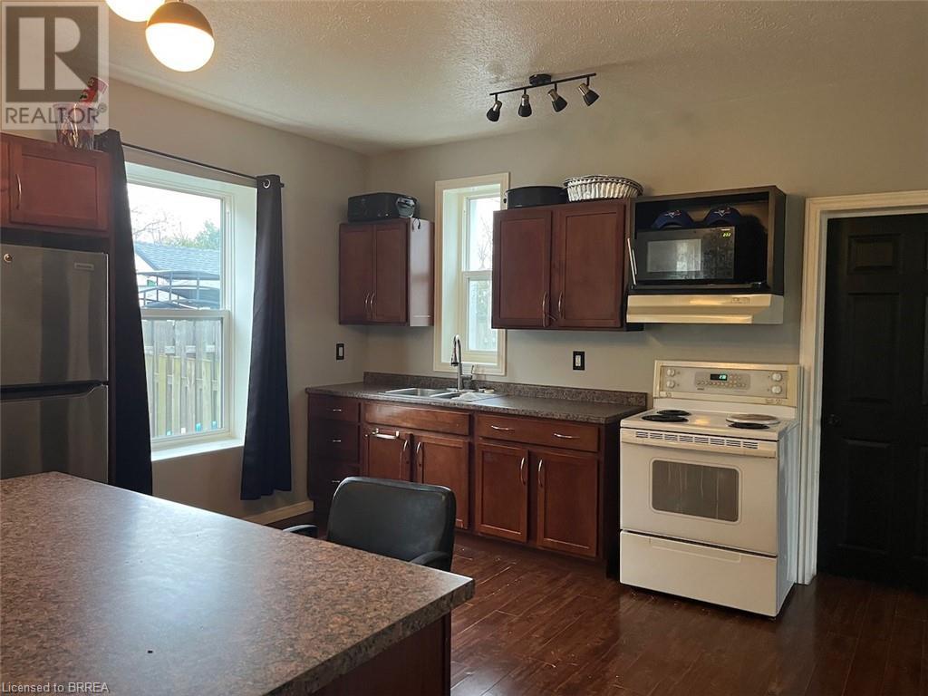 16 Simpson Street, Brantford, Ontario  N3T 1E4 - Photo 11 - 40605903