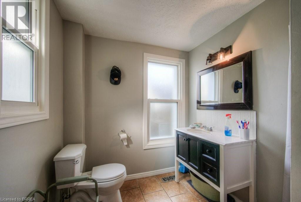 16 Simpson Street, Brantford, Ontario  N3T 1E4 - Photo 12 - 40605903