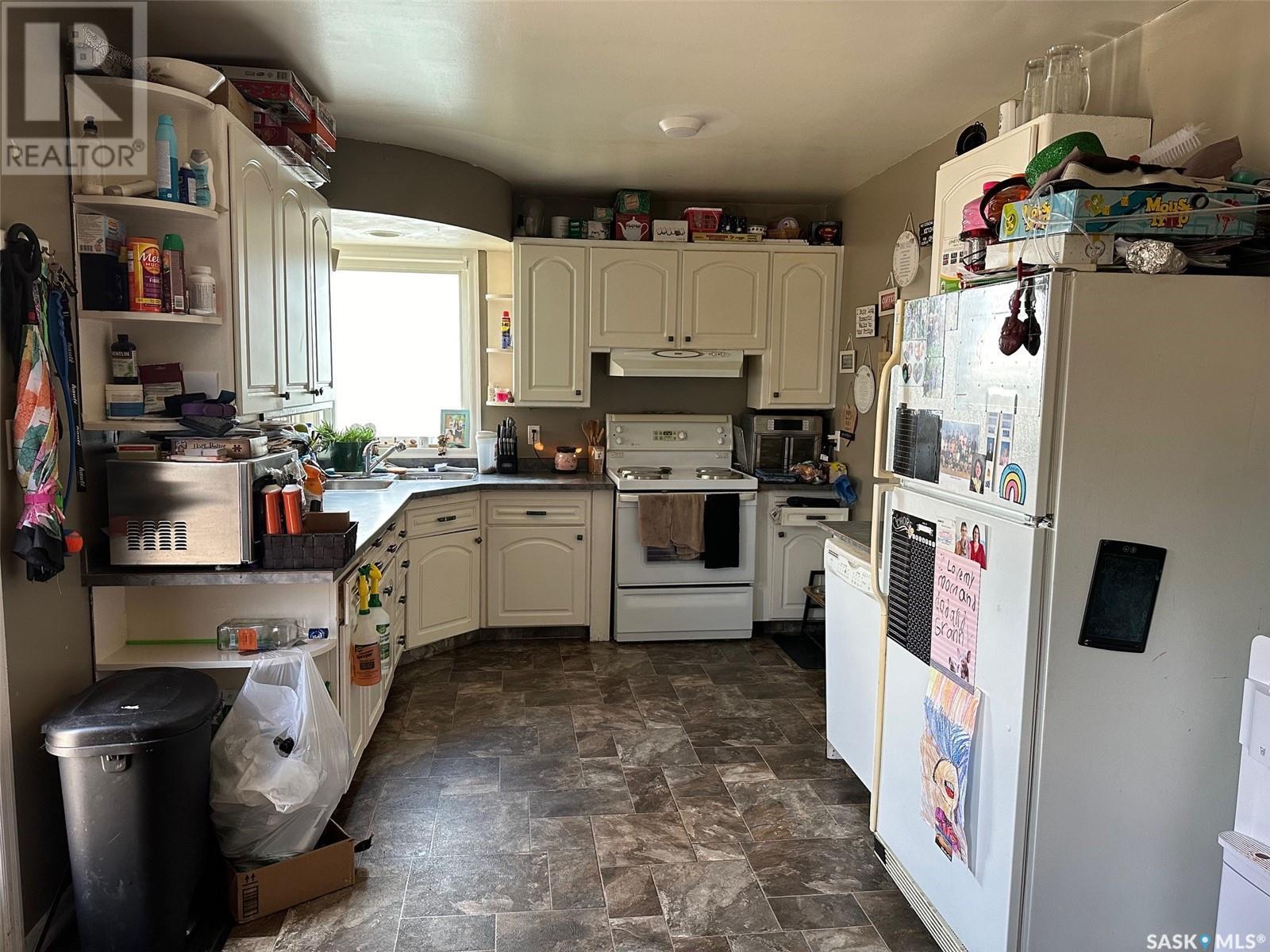 921 3rd Street, Estevan, Saskatchewan  S4A 0R2 - Photo 7 - SK974170
