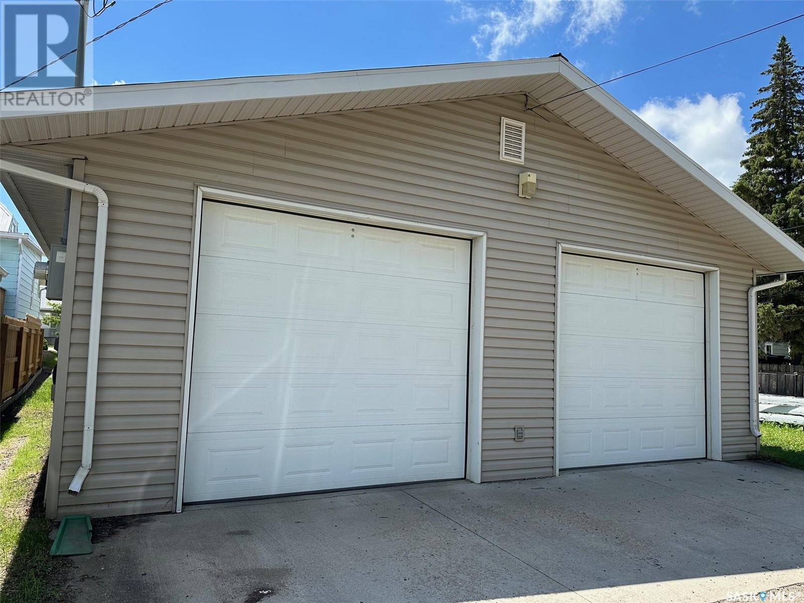 921 3rd Street, Estevan, Saskatchewan  S4A 0R2 - Photo 30 - SK974170
