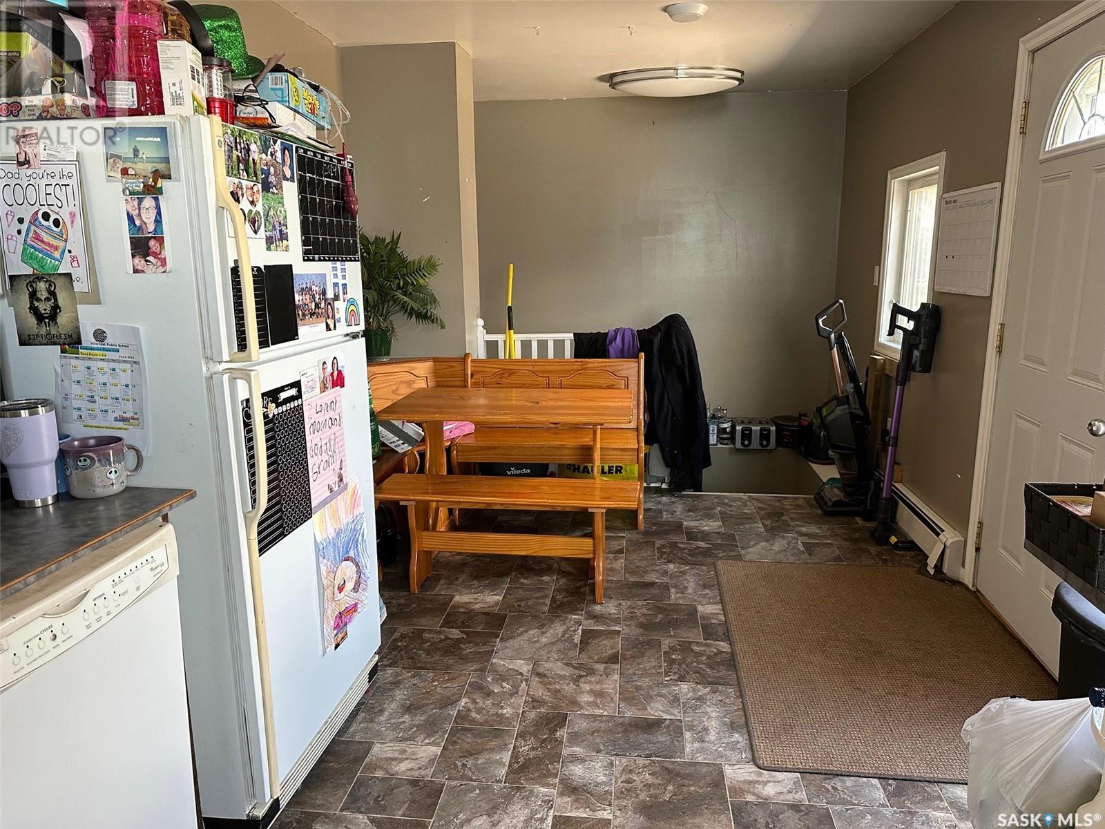 921 3rd Street, Estevan, Saskatchewan  S4A 0R2 - Photo 6 - SK974170
