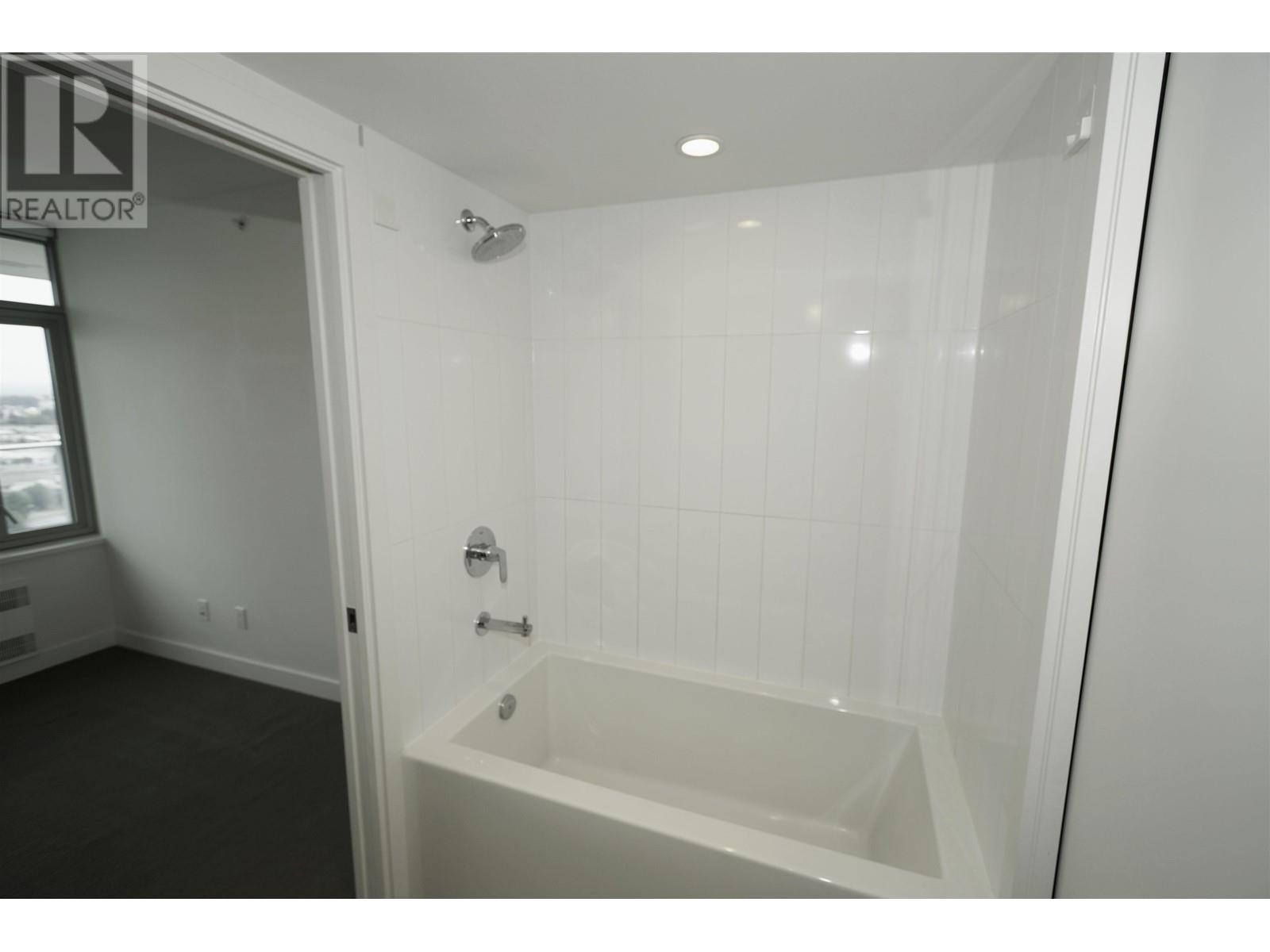 Listing Picture 10 of 20 : 2705 8131 NUNAVUT LANE, Vancouver / 溫哥華 - 魯藝地產 Yvonne Lu Group - MLS Medallion Club Member