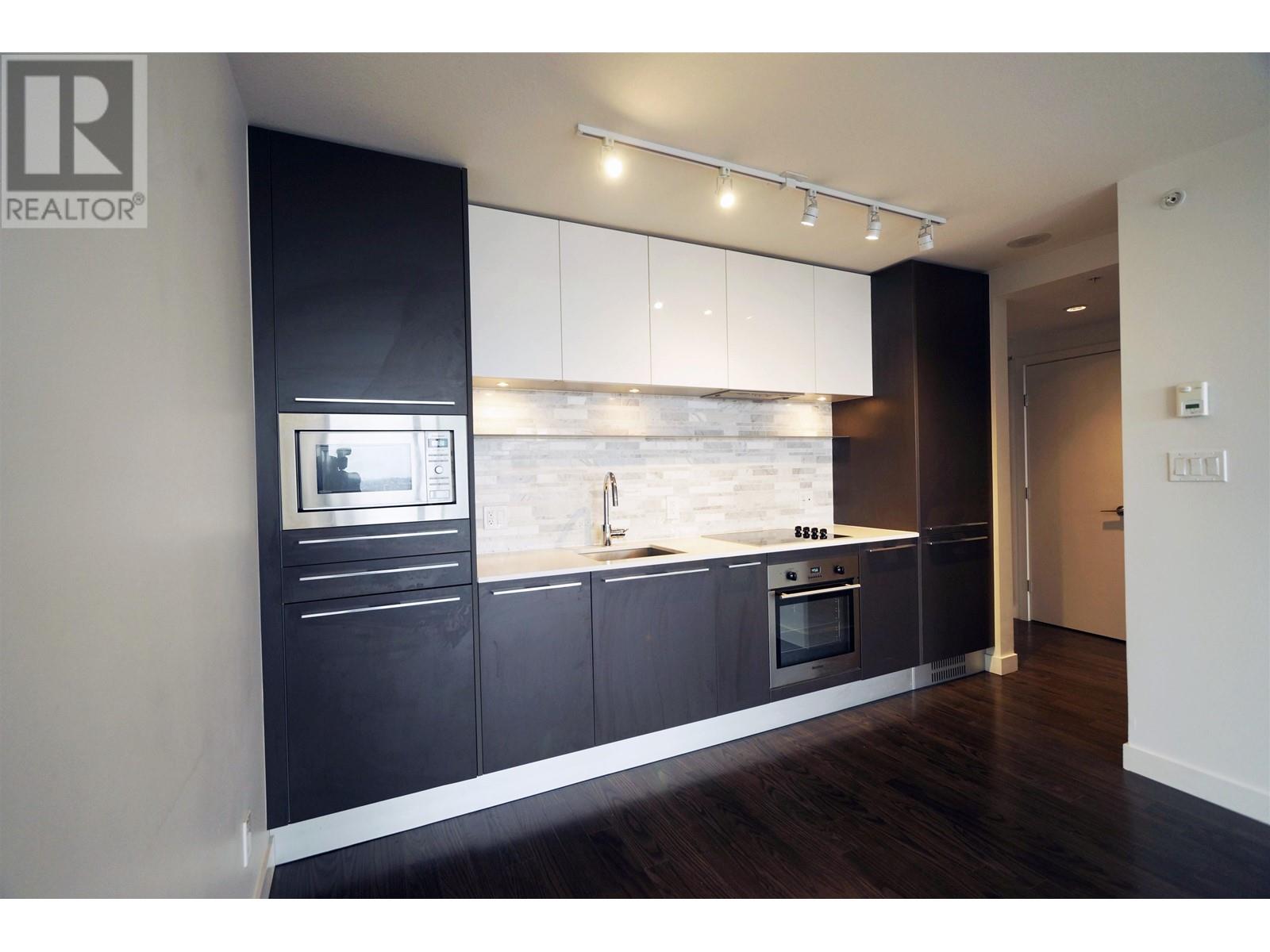 Listing Picture 6 of 20 : 2705 8131 NUNAVUT LANE, Vancouver / 溫哥華 - 魯藝地產 Yvonne Lu Group - MLS Medallion Club Member