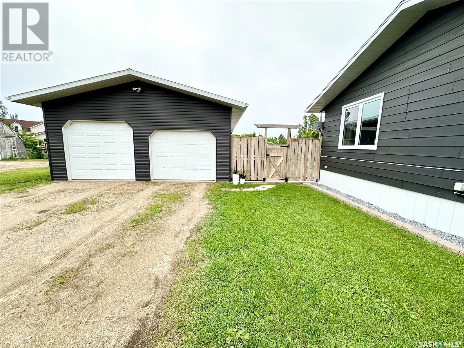 508 Railway Avenue E, Carlyle, Saskatchewan  S0C 0R0 - Photo 3 - SK974477