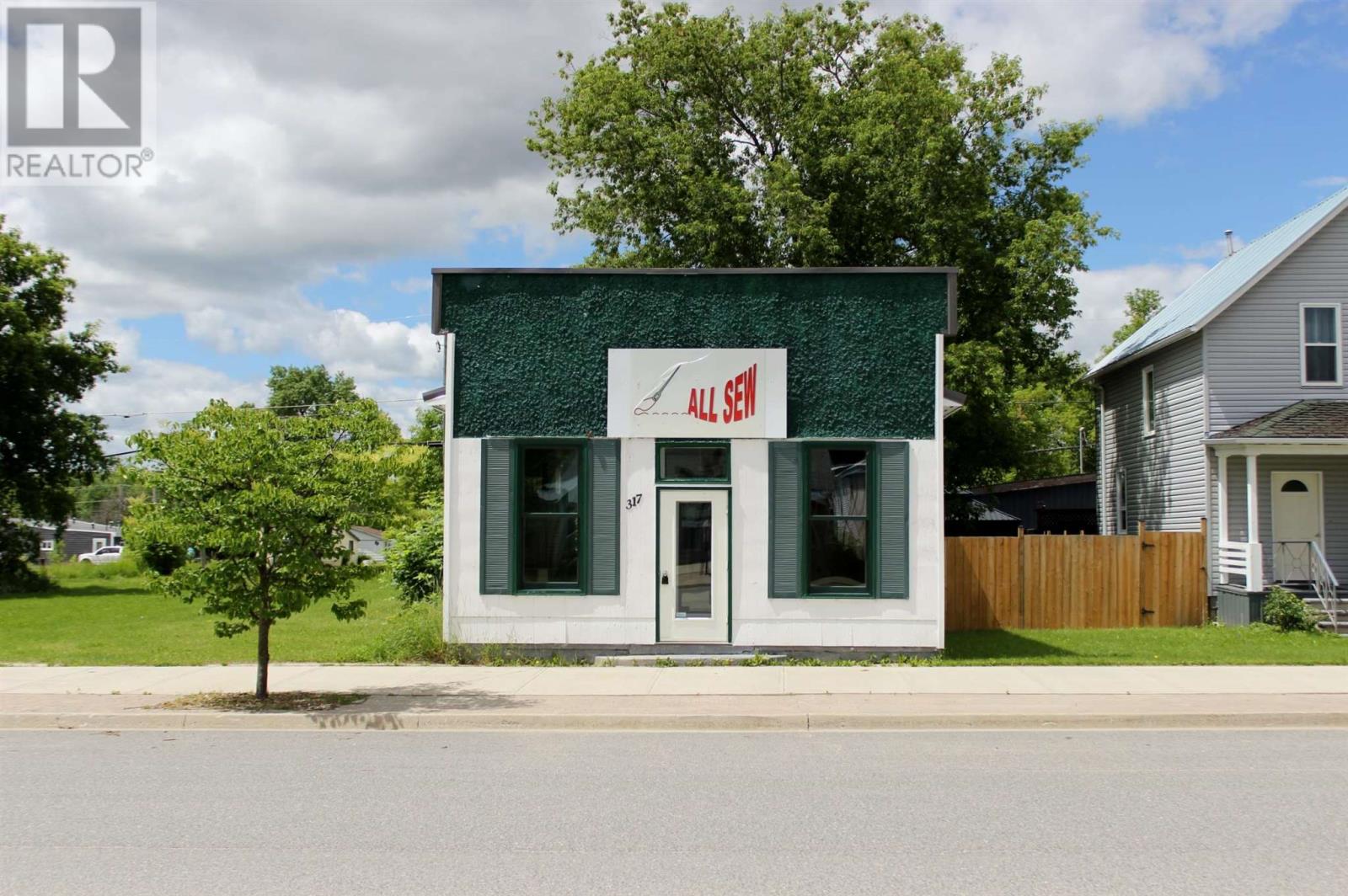 317 Fourth St, Rainy River, Ontario  P0W 1L0 - Photo 1 - TB241850