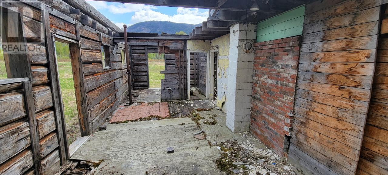 3418 Roundtop Road, Little Fort, British Columbia   - Photo 11 - 179438