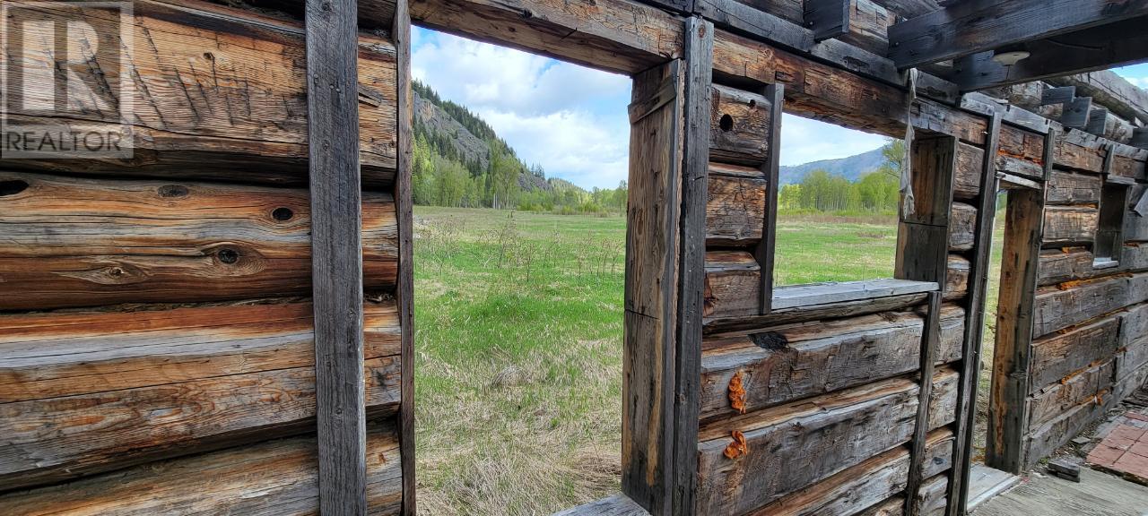 3418 Roundtop Road, Little Fort, British Columbia   - Photo 9 - 179438