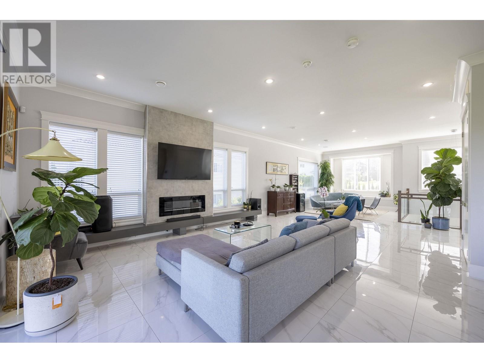 Listing Picture 10 of 20 : 2 N FELL AVENUE, Burnaby / 本拿比 - 魯藝地產 Yvonne Lu Group - MLS Medallion Club Member