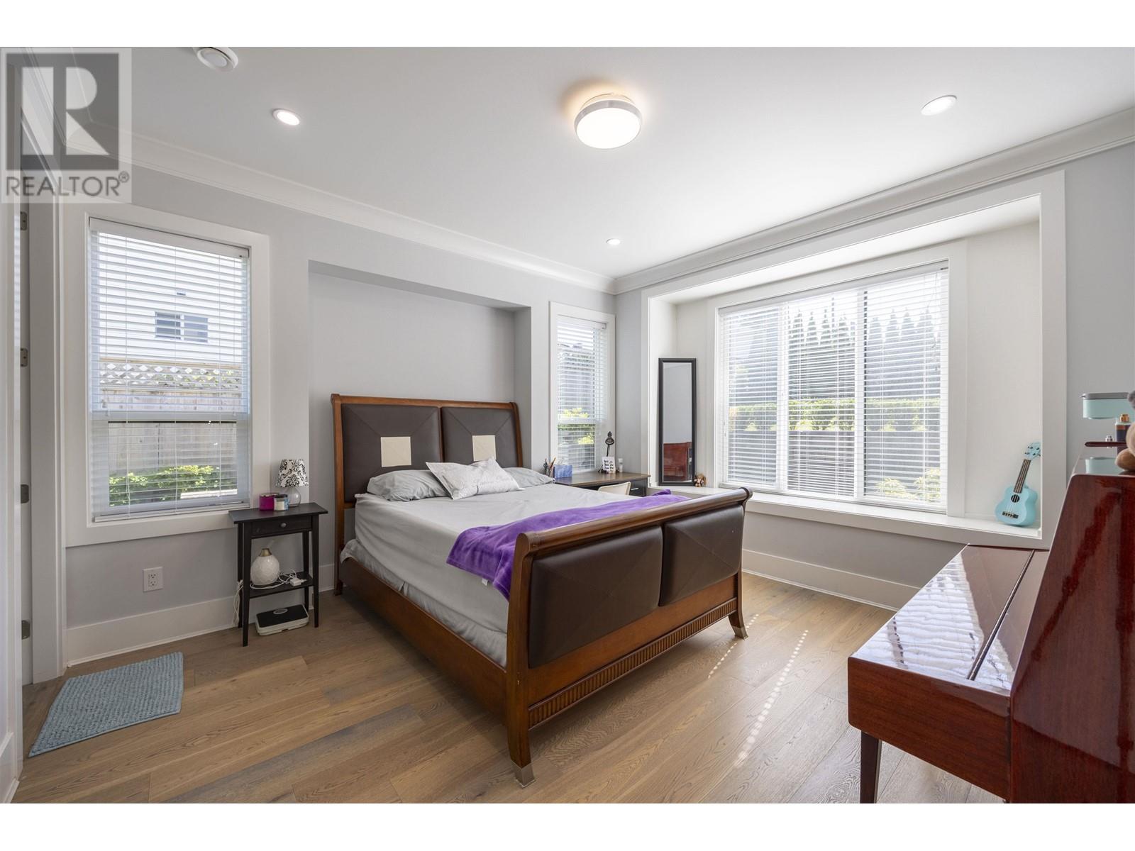 Listing Picture 11 of 20 : 2 N FELL AVENUE, Burnaby / 本拿比 - 魯藝地產 Yvonne Lu Group - MLS Medallion Club Member