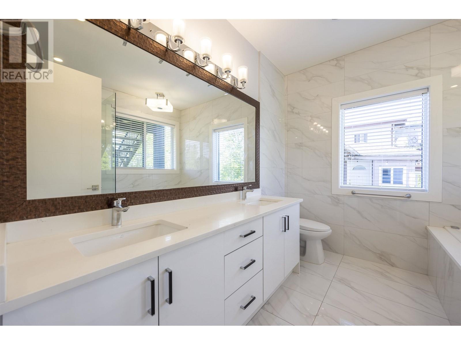 Listing Picture 14 of 20 : 2 N FELL AVENUE, Burnaby / 本拿比 - 魯藝地產 Yvonne Lu Group - MLS Medallion Club Member