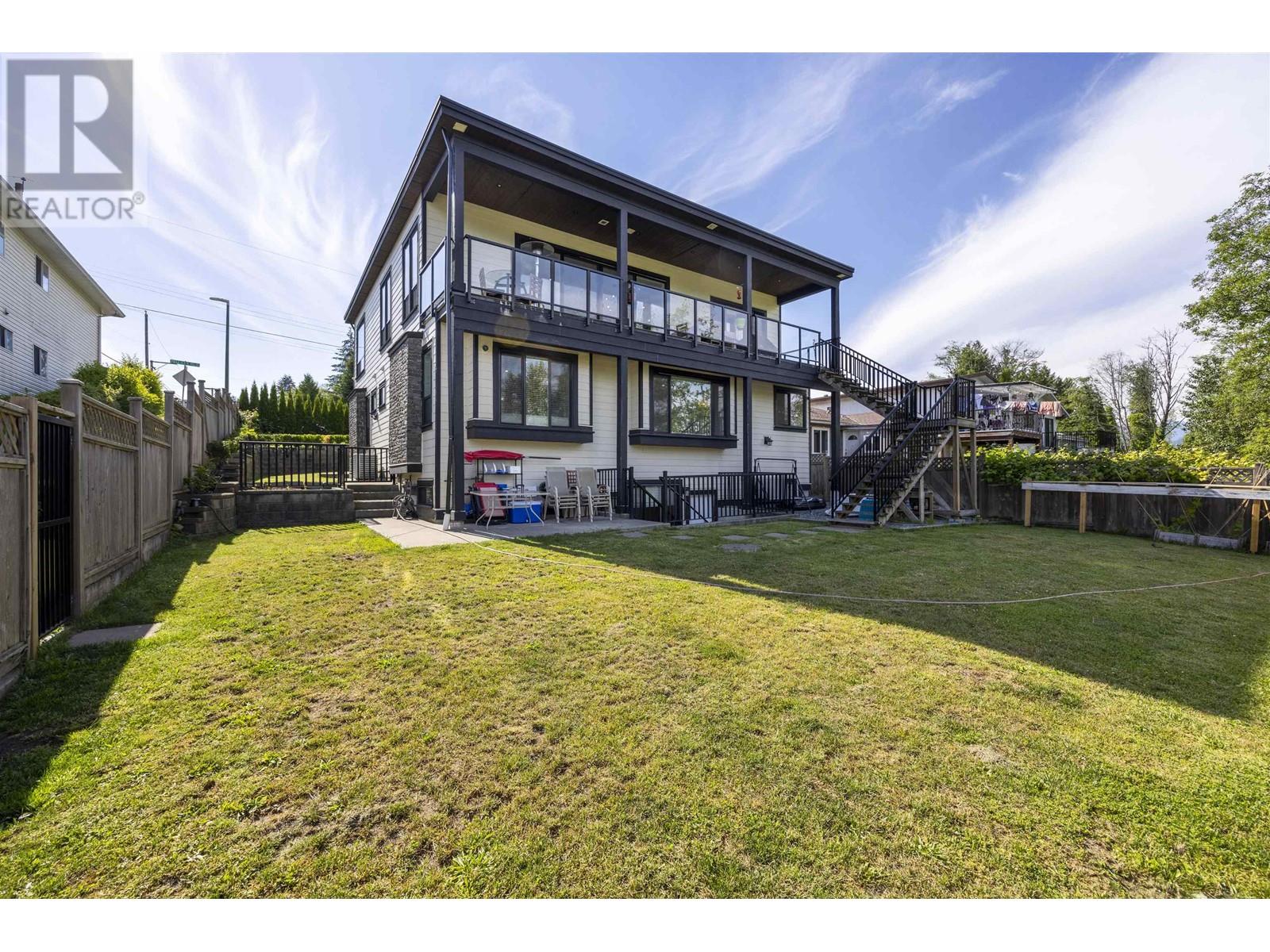 Listing Picture 16 of 20 : 2 N FELL AVENUE, Burnaby / 本拿比 - 魯藝地產 Yvonne Lu Group - MLS Medallion Club Member