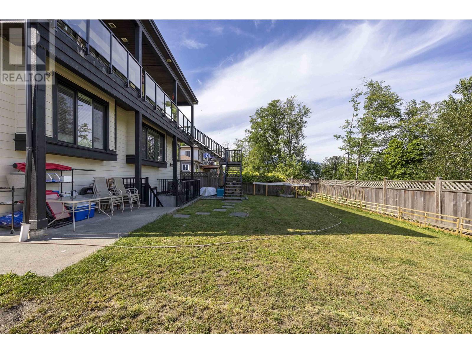Listing Picture 17 of 20 : 2 N FELL AVENUE, Burnaby / 本拿比 - 魯藝地產 Yvonne Lu Group - MLS Medallion Club Member