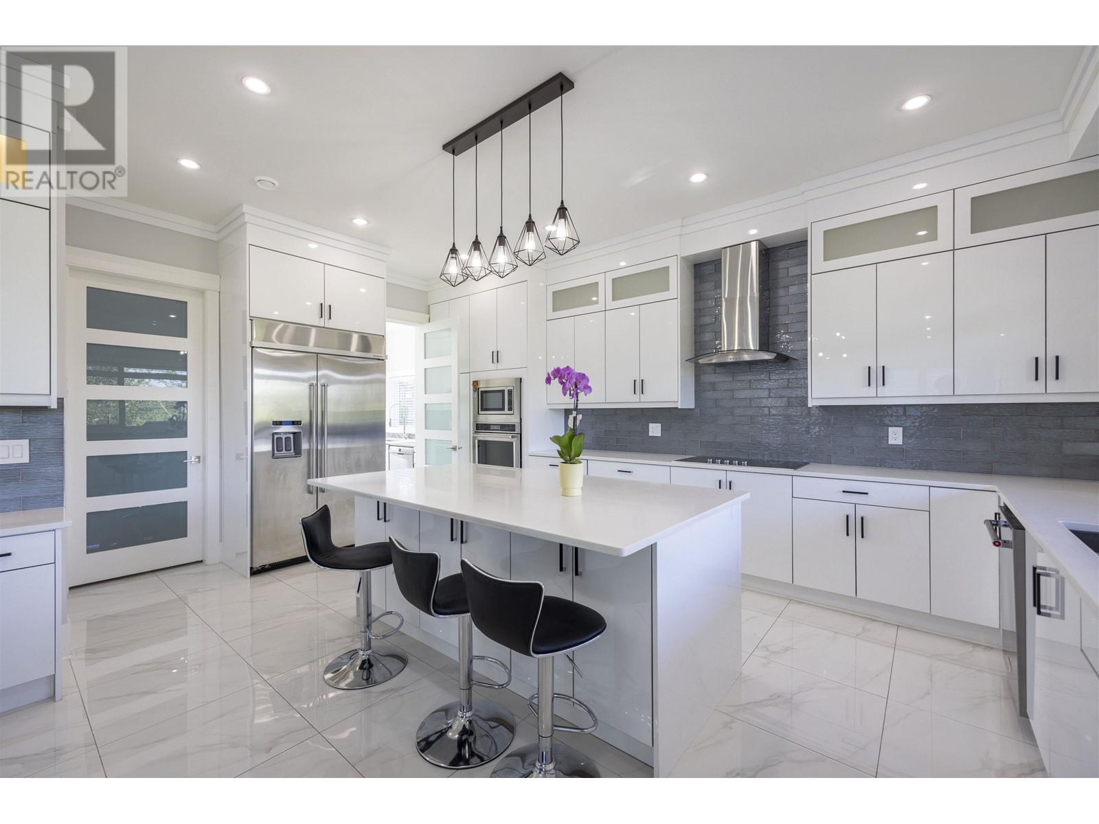 Listing Picture 4 of 20 : 2 N FELL AVENUE, Burnaby / 本拿比 - 魯藝地產 Yvonne Lu Group - MLS Medallion Club Member