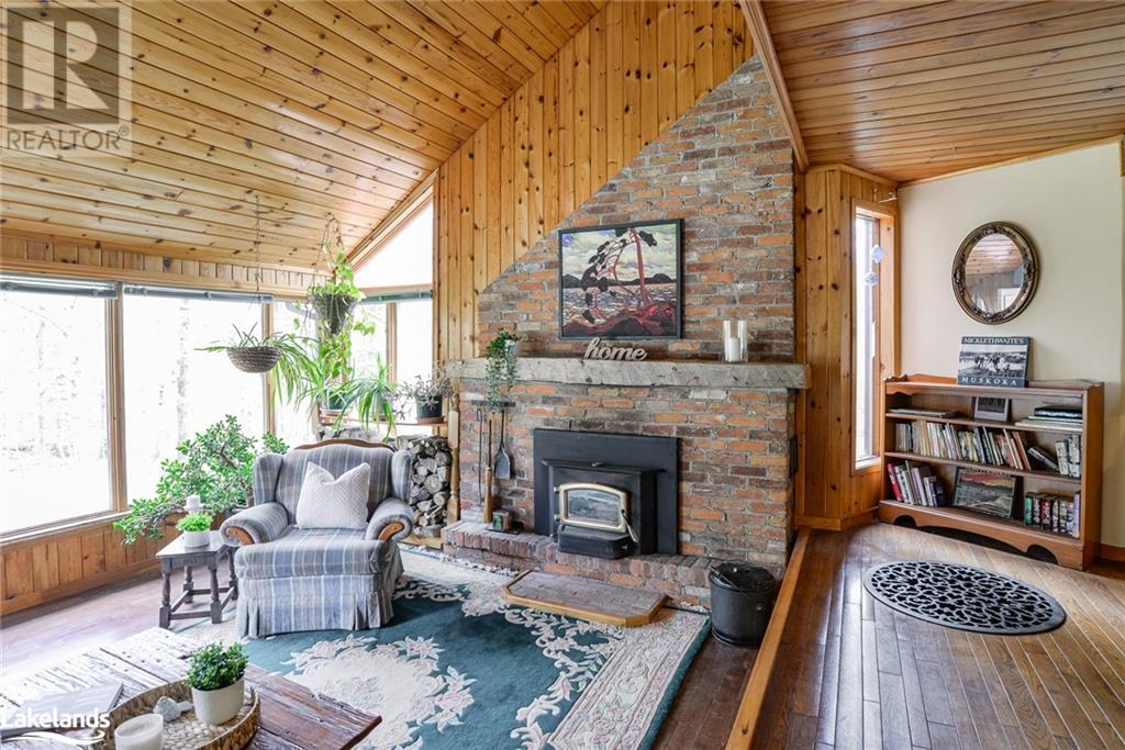 402 East Browns Road, Huntsville, Ontario  P1H 0A5 - Photo 3 - 40587534