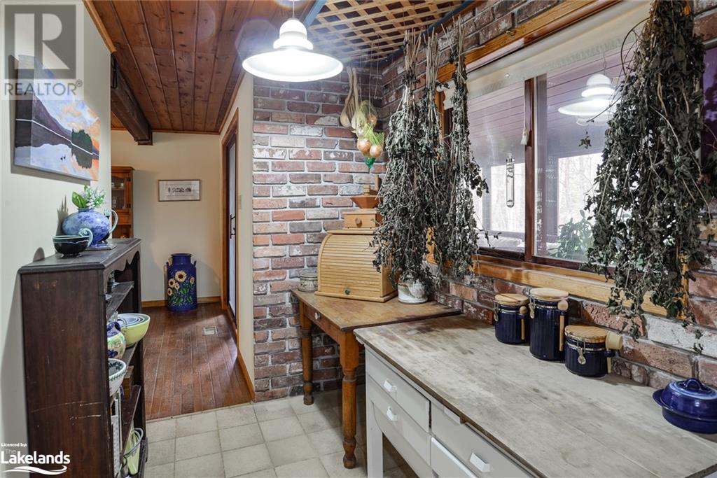 402 East Browns Road, Huntsville, Ontario  P1H 0A5 - Photo 10 - 40587534