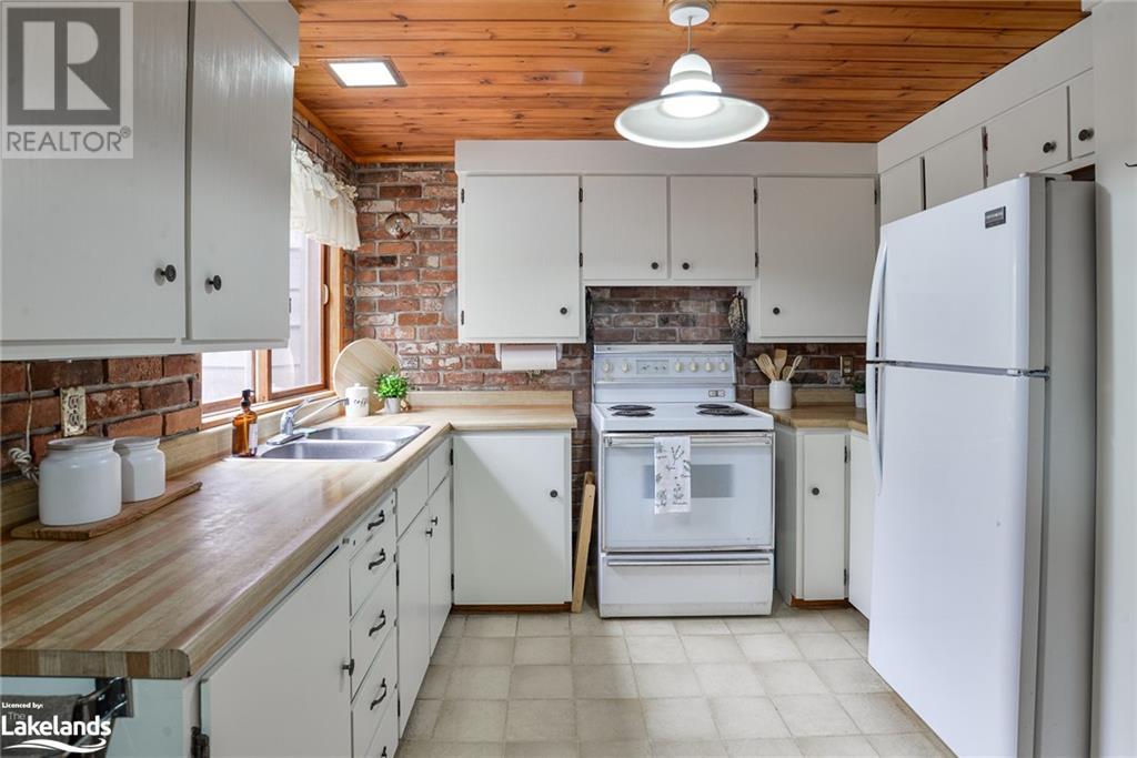 402 East Browns Road, Huntsville, Ontario  P1H 0A5 - Photo 11 - 40587534