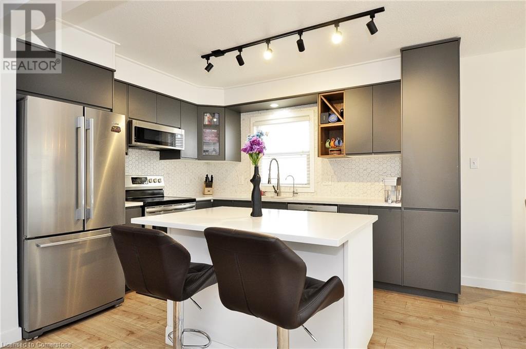 46 Dahlia Street, Kitchener, Ontario  N2E 4B1 - Photo 6 - 40611292