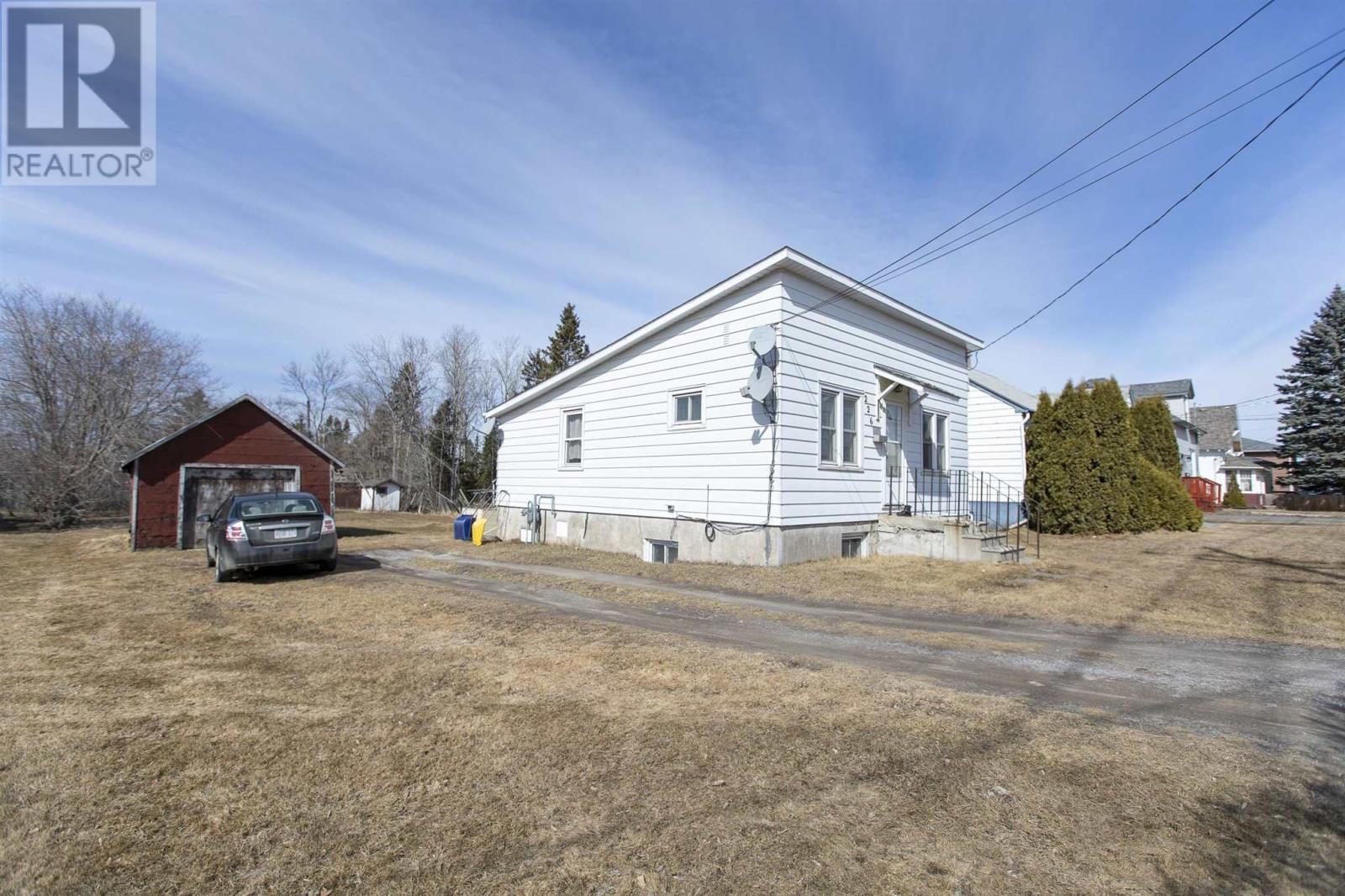 226 High St, Thunder Bay, Ontario  P7A 5R8 - Photo 1 - TB241914