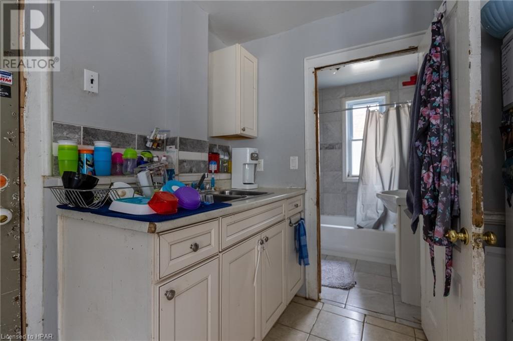 253 Vidal Street S, Sarnia, Ontario  N7T 2T8 - Photo 5 - 40611677