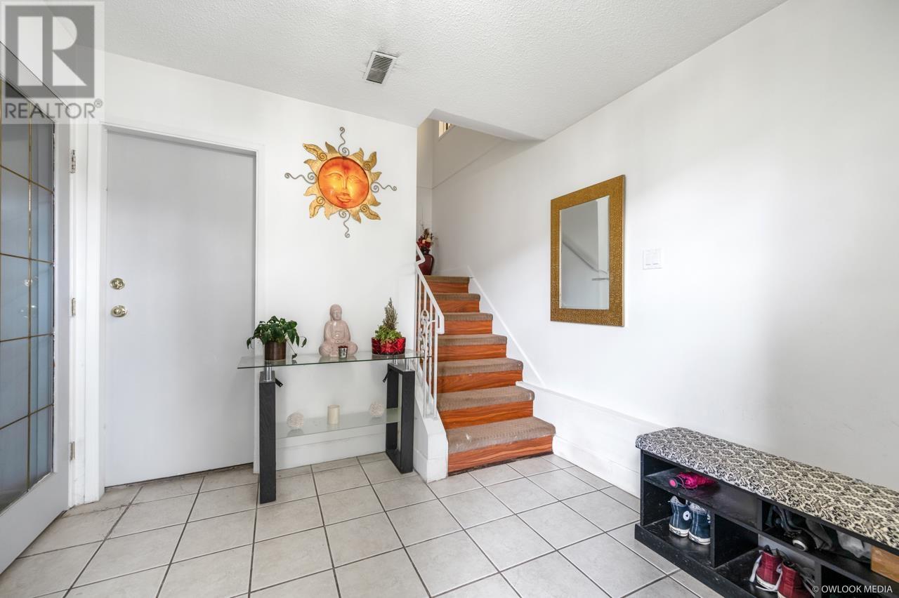 Listing Picture 15 of 27 : 5907 BATTISON STREET, Vancouver / 溫哥華 - 魯藝地產 Yvonne Lu Group - MLS Medallion Club Member