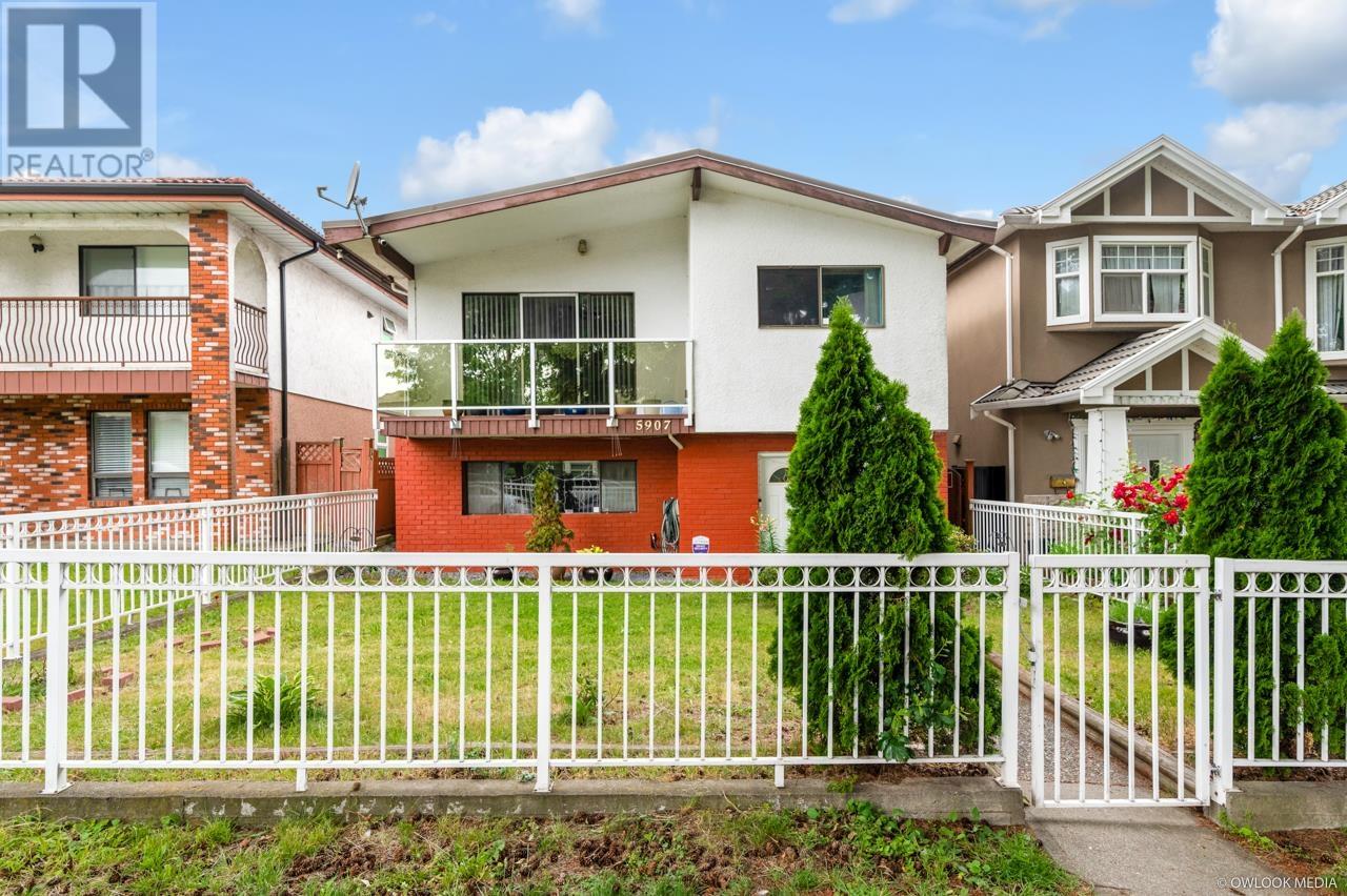 Listing Picture 2 of 27 : 5907 BATTISON STREET, Vancouver / 溫哥華 - 魯藝地產 Yvonne Lu Group - MLS Medallion Club Member