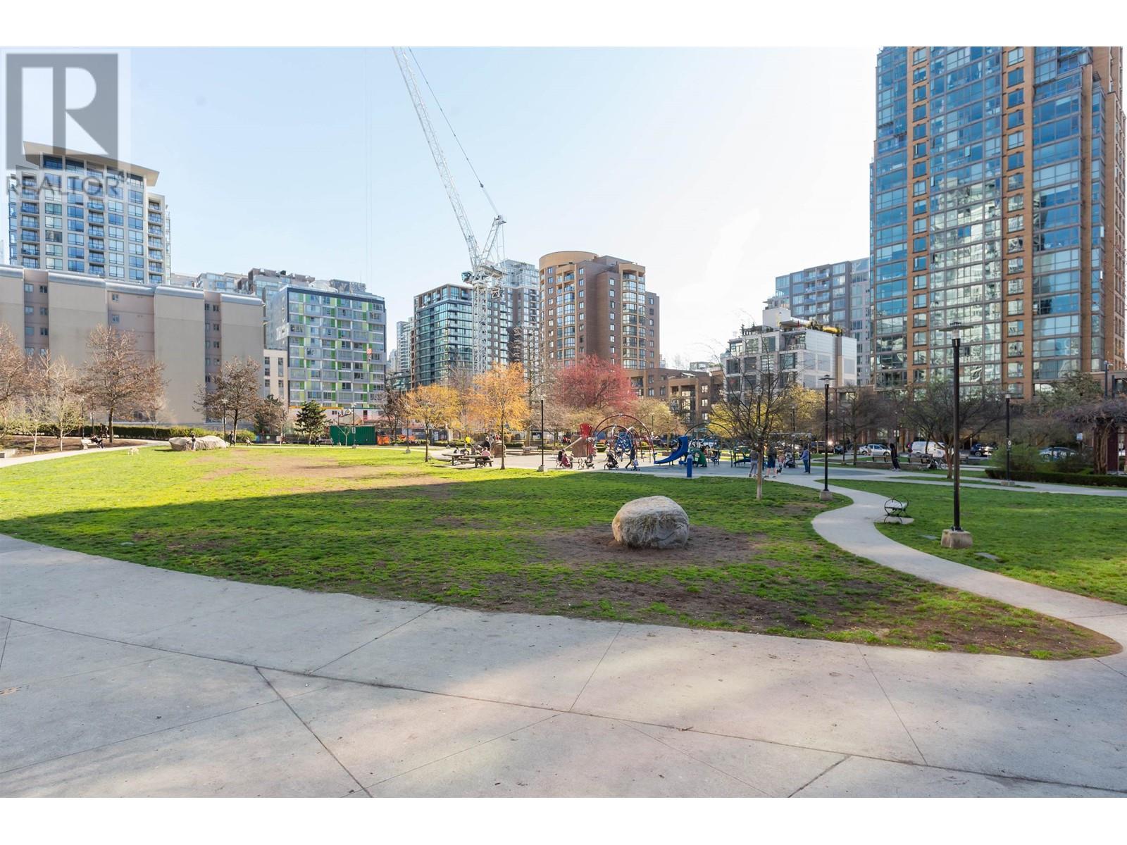 Listing Picture 25 of 26 : 608 1199 SEYMOUR STREET, Vancouver / 溫哥華 - 魯藝地產 Yvonne Lu Group - MLS Medallion Club Member