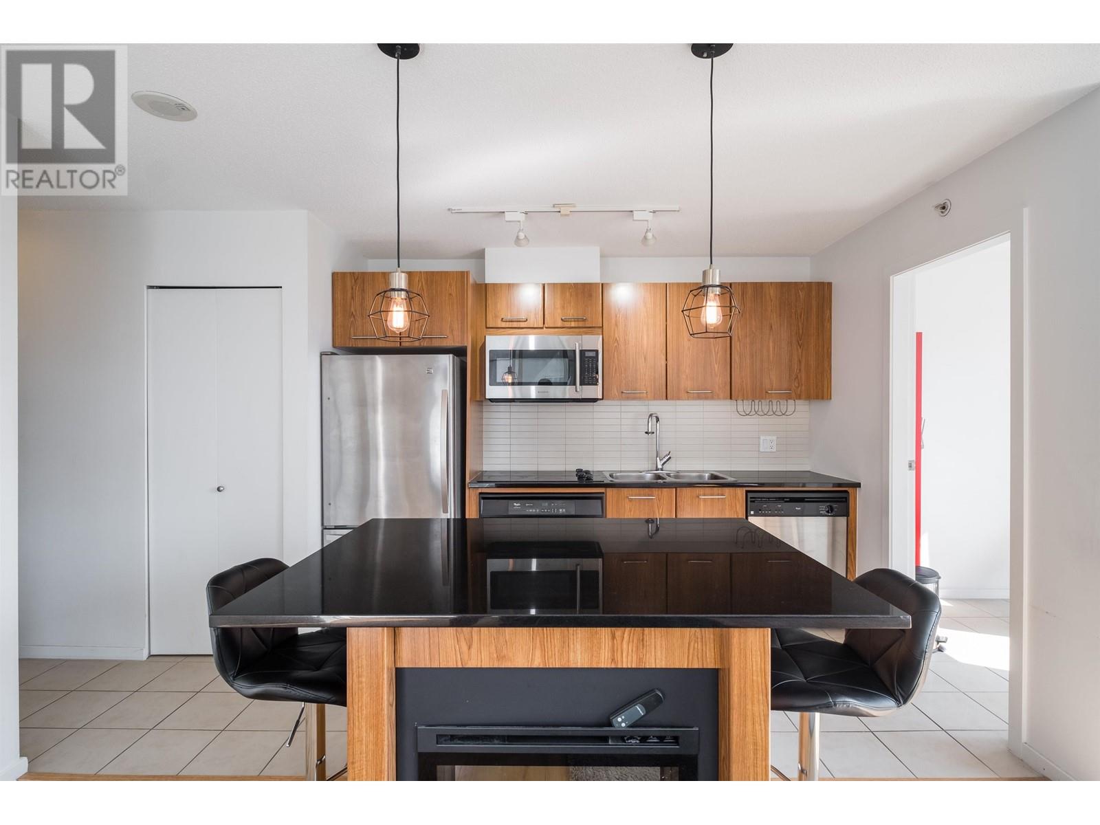 Listing Picture 11 of 26 : 608 1199 SEYMOUR STREET, Vancouver / 溫哥華 - 魯藝地產 Yvonne Lu Group - MLS Medallion Club Member