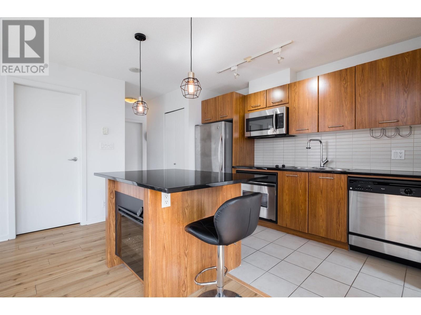 Listing Picture 10 of 26 : 608 1199 SEYMOUR STREET, Vancouver / 溫哥華 - 魯藝地產 Yvonne Lu Group - MLS Medallion Club Member