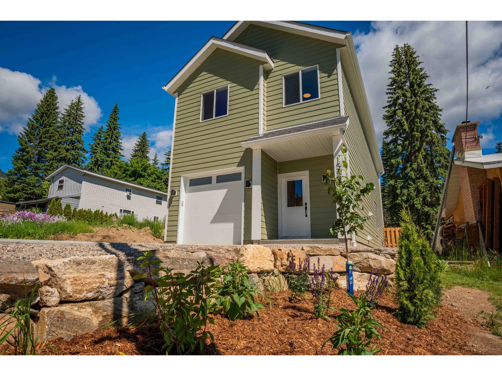 1554 COOK AVENUE, rossland, British Columbia