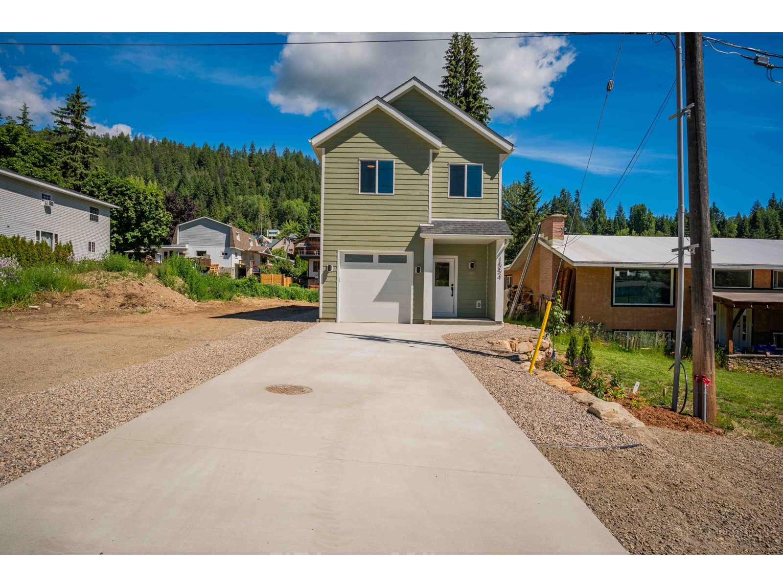 1554 Cook Avenue, Rossland, British Columbia  V0G 1Y0 - Photo 2 - 2477993