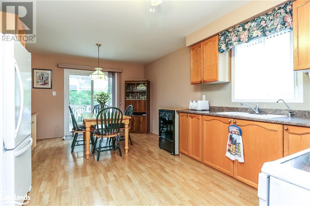 11 Evergreen Crescent, Wasaga Beach, Ontario  L9Z 1B6 - Photo 12 - 40610970