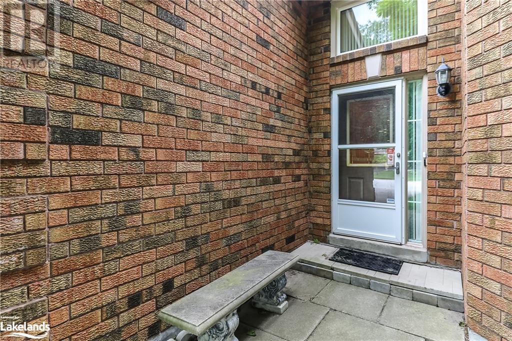 11 Evergreen Crescent, Wasaga Beach, Ontario  L9Z 1B6 - Photo 3 - 40610970