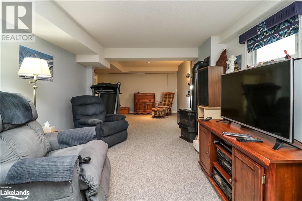 11 Evergreen Crescent, Wasaga Beach, Ontario  L9Z 1B6 - Photo 33 - 40610970