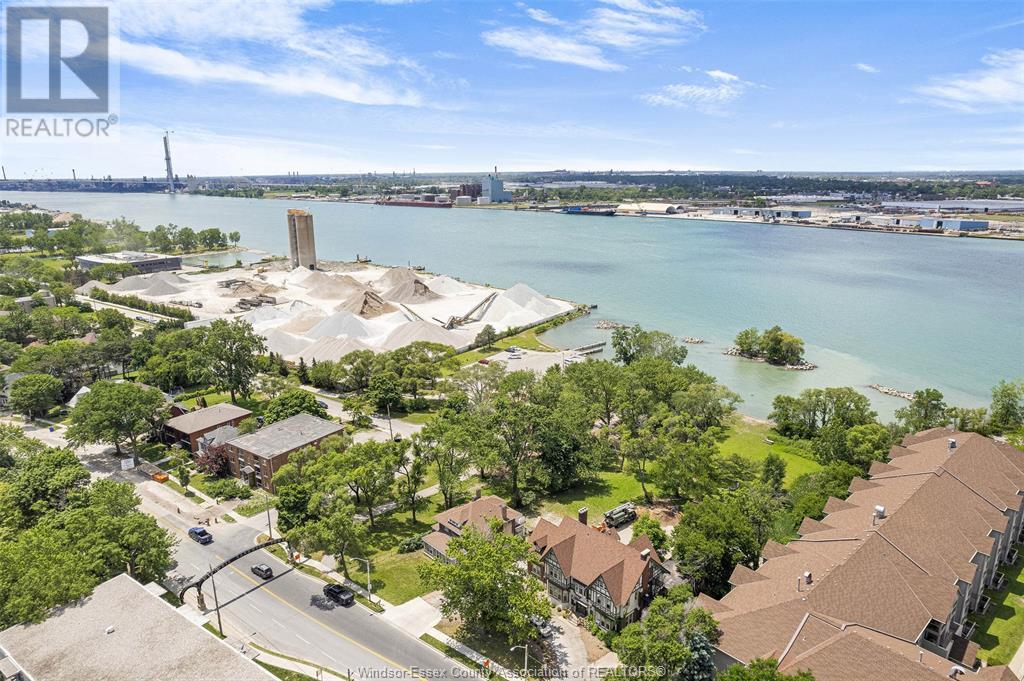3026 Sandwich, Windsor, Ontario  N9C 1A3 - Photo 6 - 24014812