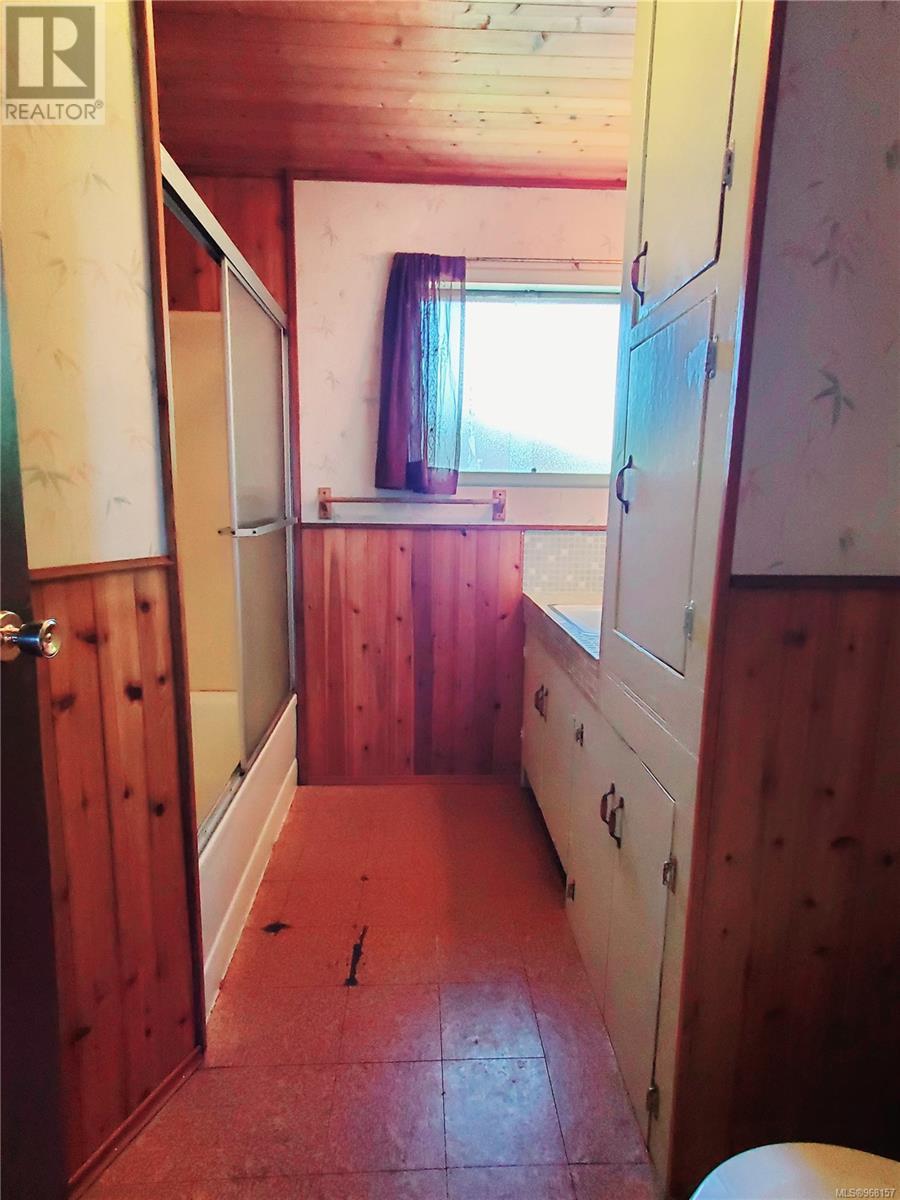 251 Campbell St, Tofino, British Columbia  V0R 2Z0 - Photo 13 - 968157