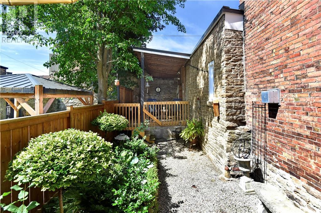 32 Apple Street, Brockville, Ontario  K6V 4X8 - Photo 9 - X9517139