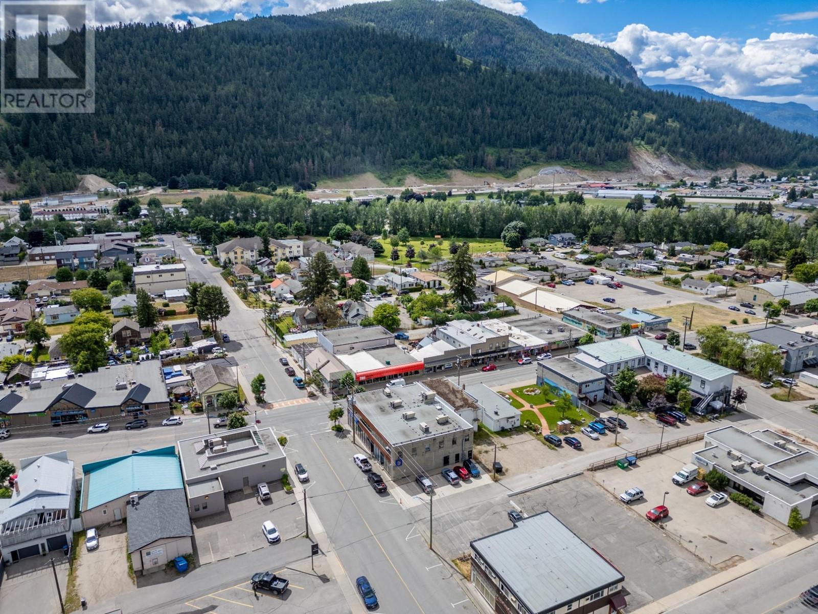 741 Shuswap Ave, Chase, British Columbia   - Photo 4 - 179486