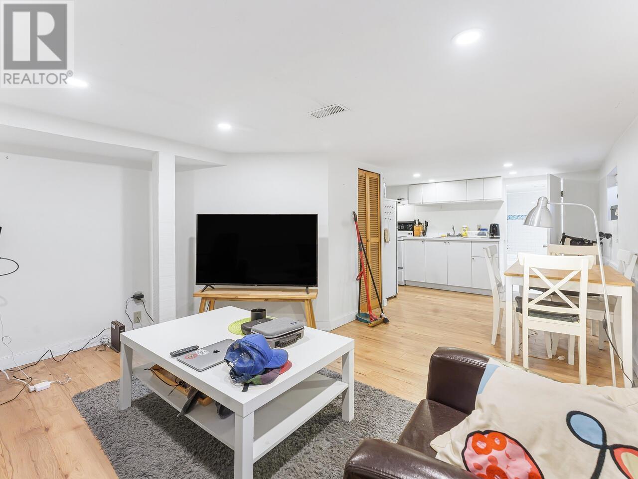 Listing Picture 17 of 21 : 1625 E 8TH AVENUE, Vancouver / 溫哥華 - 魯藝地產 Yvonne Lu Group - MLS Medallion Club Member