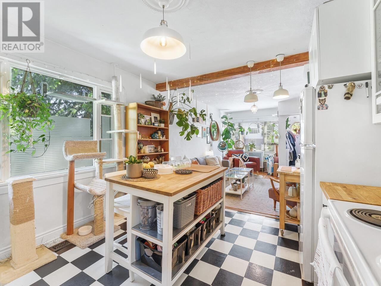 Listing Picture 7 of 21 : 1625 E 8TH AVENUE, Vancouver / 溫哥華 - 魯藝地產 Yvonne Lu Group - MLS Medallion Club Member