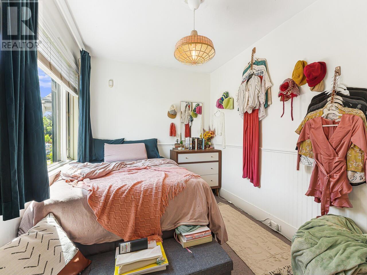 Listing Picture 11 of 21 : 1625 E 8TH AVENUE, Vancouver / 溫哥華 - 魯藝地產 Yvonne Lu Group - MLS Medallion Club Member