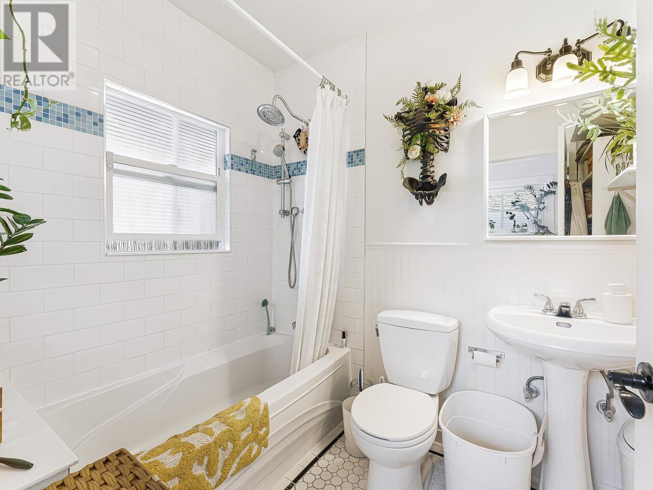 Listing Picture 9 of 21 : 1625 E 8TH AVENUE, Vancouver / 溫哥華 - 魯藝地產 Yvonne Lu Group - MLS Medallion Club Member