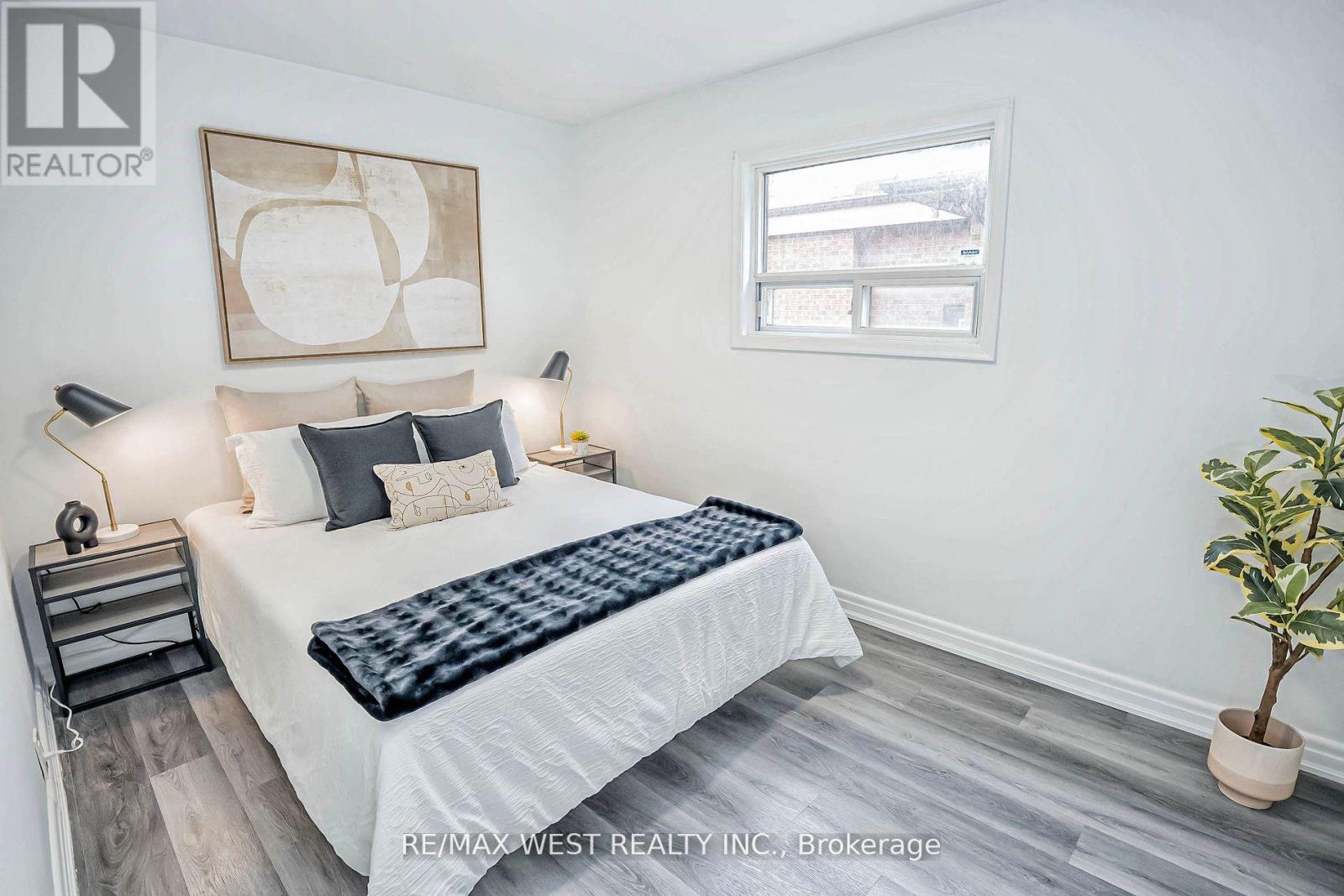 114 Lexfield Avenue, Toronto, Ontario  M3M 1M8 - Photo 11 - W8483674