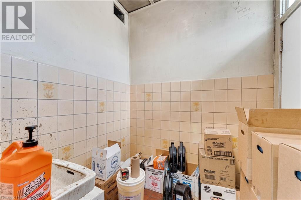 686 Eramosa Road, Guelph, Ontario  N1E 2N9 - Photo 12 - 40610035