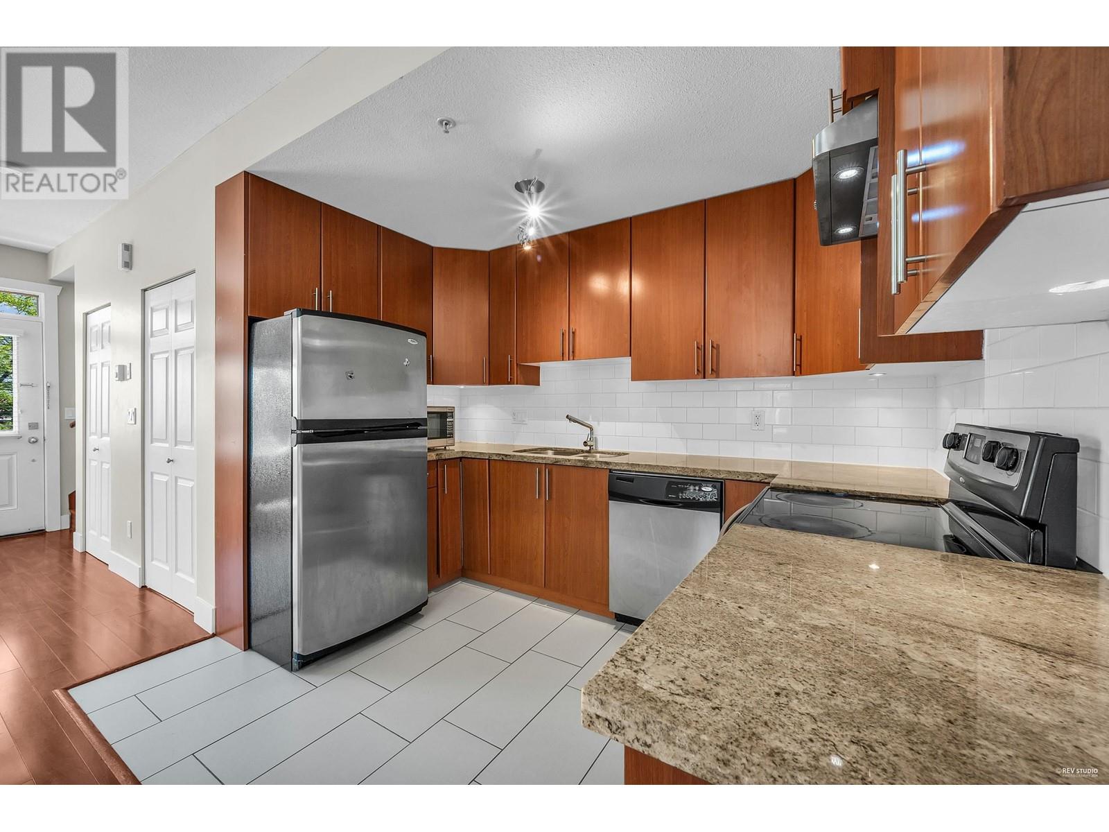 212 5211 Irmin Street, Burnaby, British Columbia  V5J 0C9 - Photo 13 - R2899574