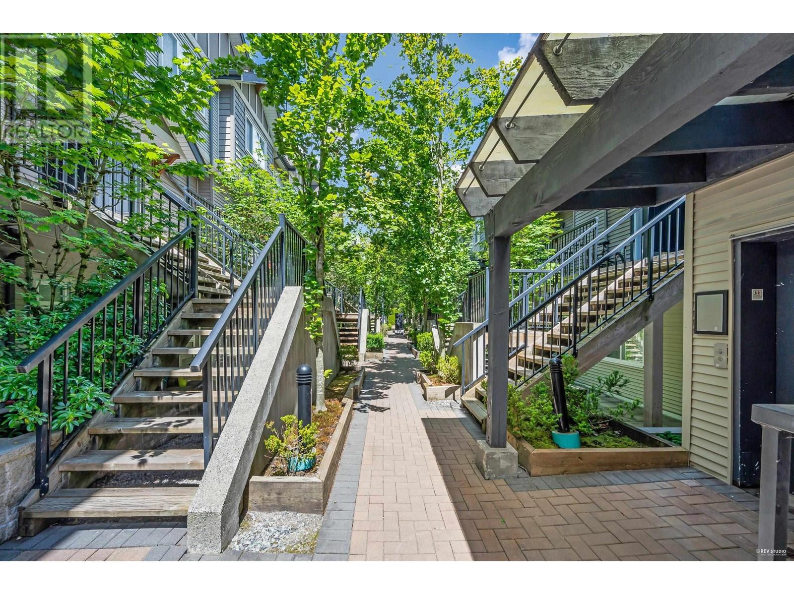 212 5211 Irmin Street, Burnaby, British Columbia  V5J 0C9 - Photo 4 - R2899574